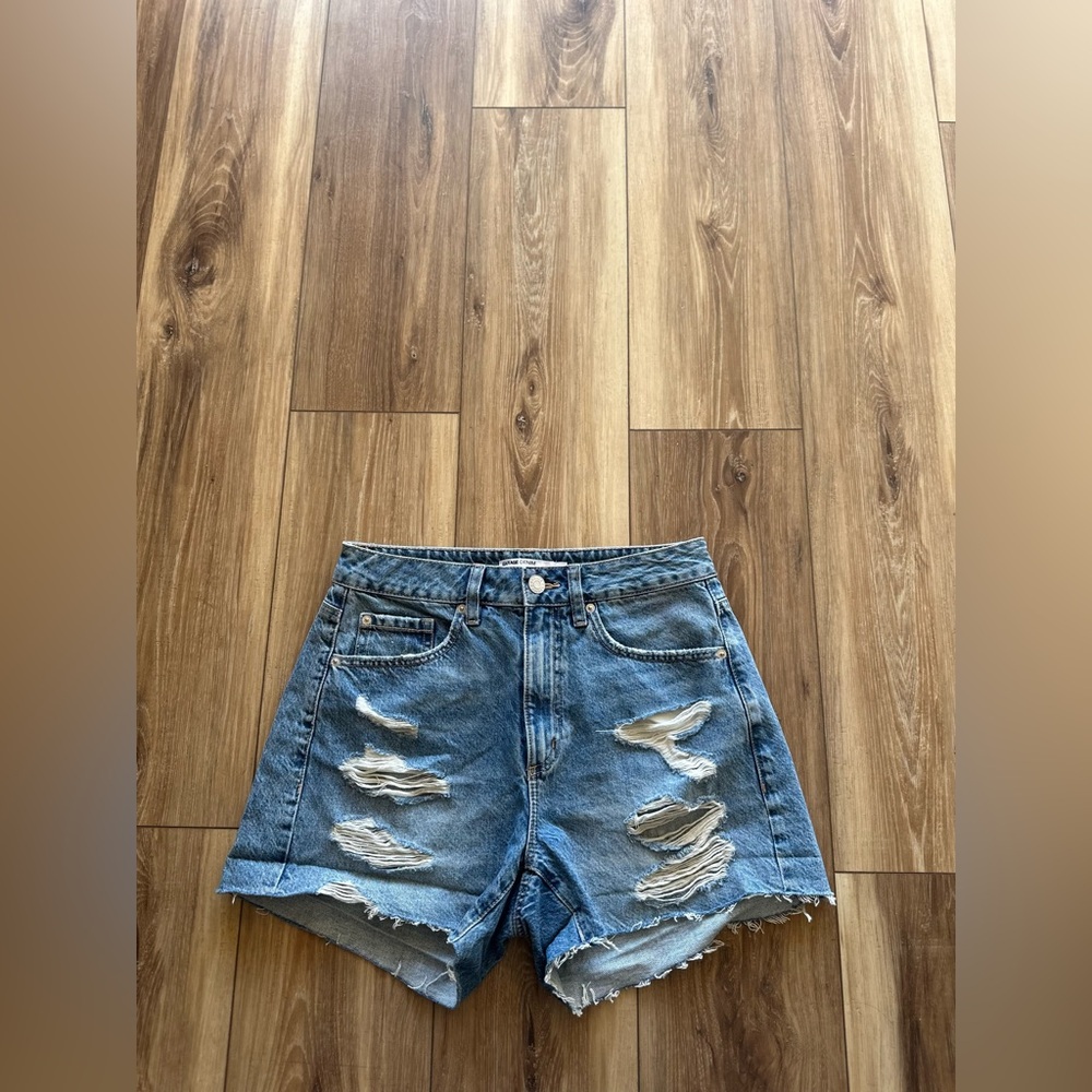 Garage denim women’s Distressed mom Shorts size 7/28